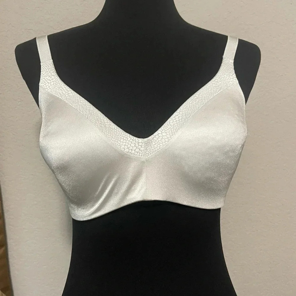 Warner's Women's Back To Smooth Wire-Free Contour Bra Size 36D Color White